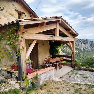https://maison-avec-vue-splendide-au-calme.fr-provencehotel.com